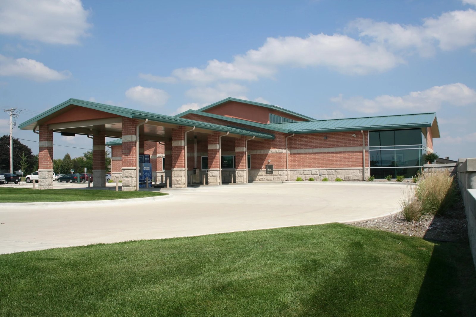 Hills Bank & Trust — Brost Architects